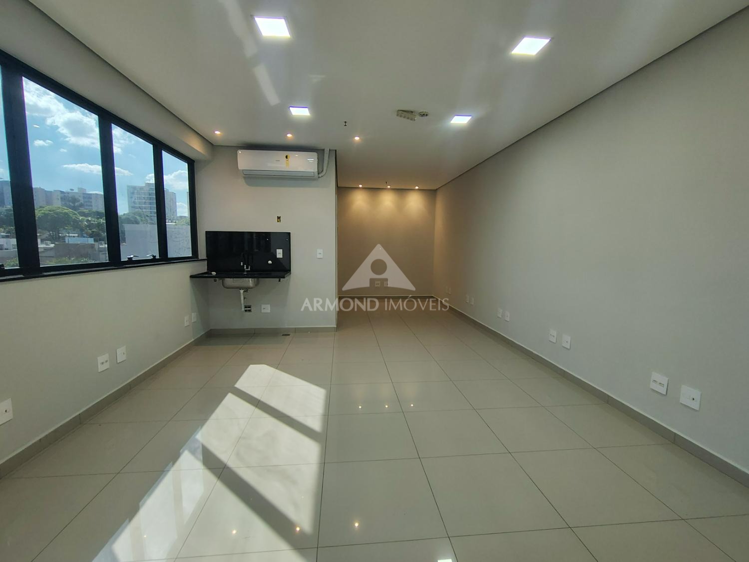 Sala Comercial / Escritorio / Consultório em Vila Santo Antônio