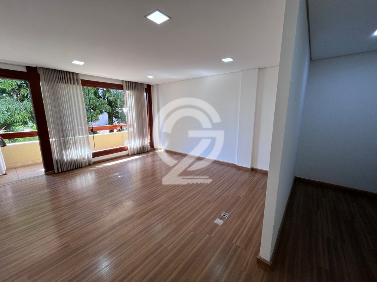 Sala Comercial na avenida principal de Sousas em , Campinas - sp | SoloBR