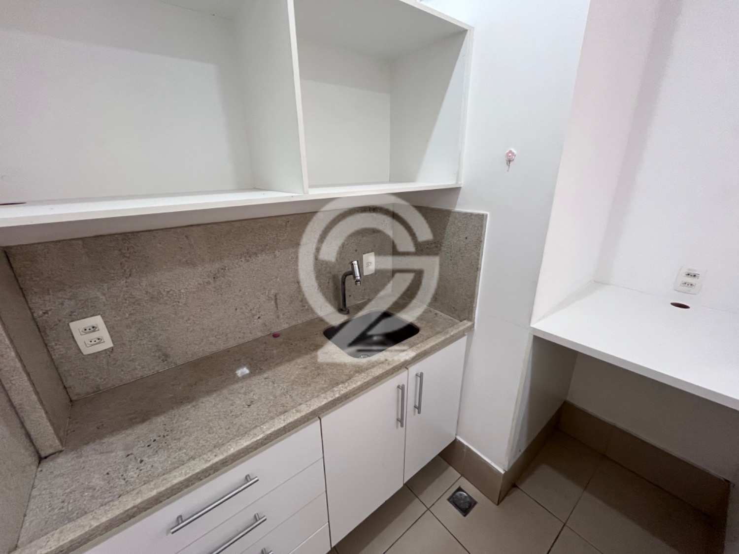 Sala Comercial na avenida principal de Sousas em , Campinas - sp | SoloBR