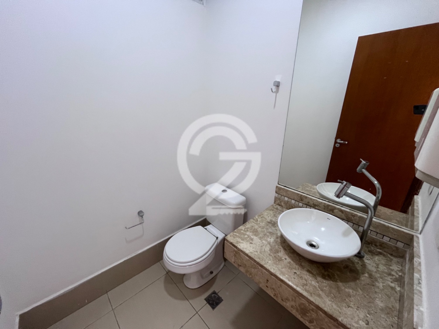 Sala Comercial na avenida principal de Sousas em , Campinas - sp | SoloBR