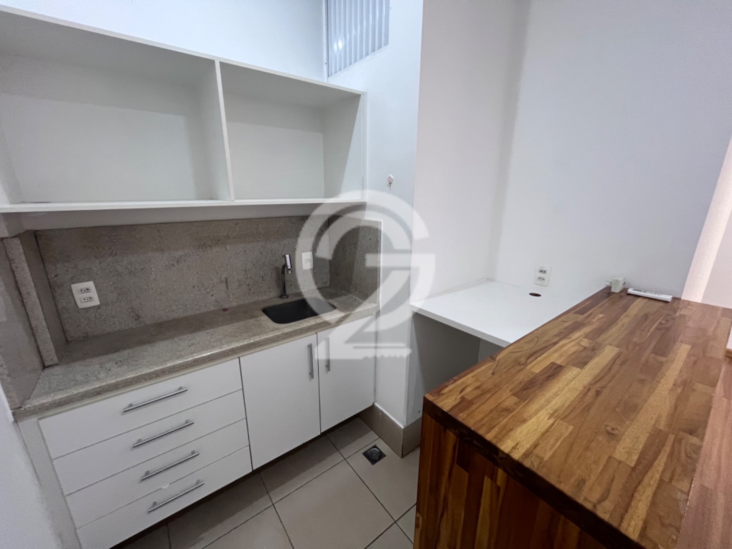 Sala Comercial na avenida principal de Sousas em , Campinas - sp | SoloBR