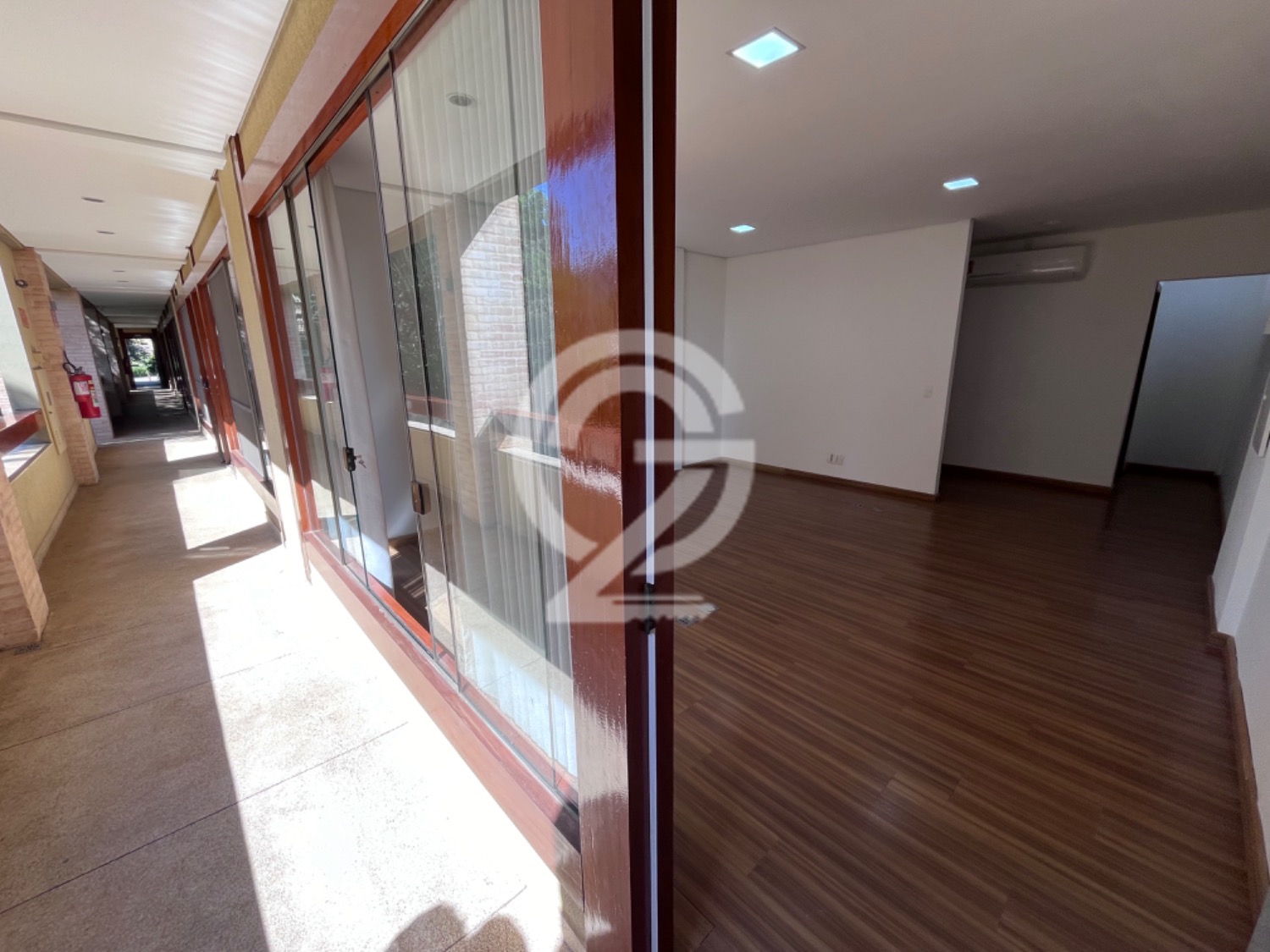 Sala Comercial na avenida principal de Sousas em , Campinas - sp | SoloBR