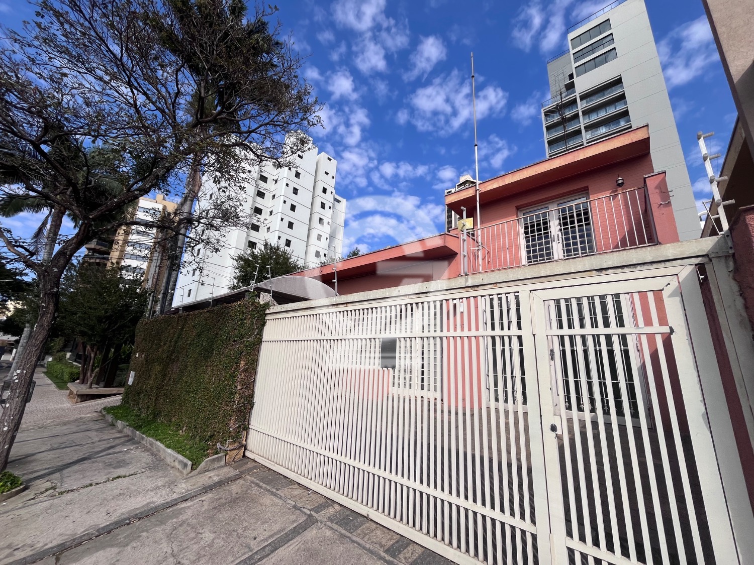 🏡✨ Casa à Venda ou Locação no Cambuí – Campinas/SP em , Campinas - sp | SoloBR